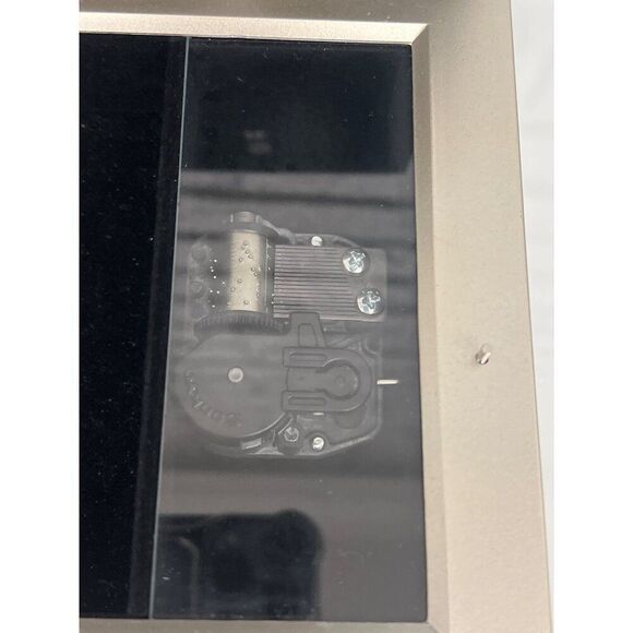 Mother’s Joy Music Box “ Wind Beneath My Wings “ - Picture 4 of 8